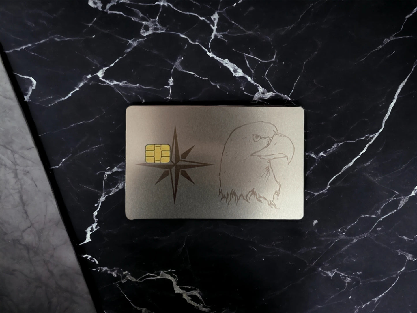 Kredit-/Debitkarte aus Metall - Chromesilber/Silber - Kleiner Chip
