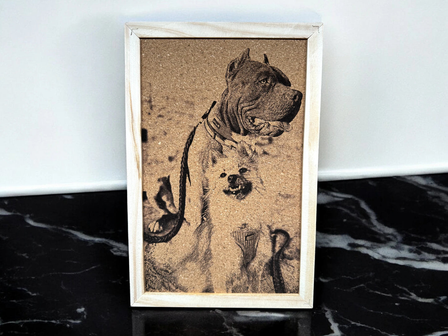 Lasergraviertes Foto auf Kork mit Holzrahmen (Querformat)